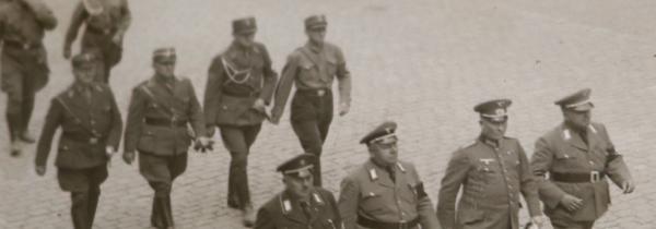 drei alte Negative - SA Marsch durch mir unbekannte geschmückte Stadt - Werbung Ausstellung Wohnräume Georg John.